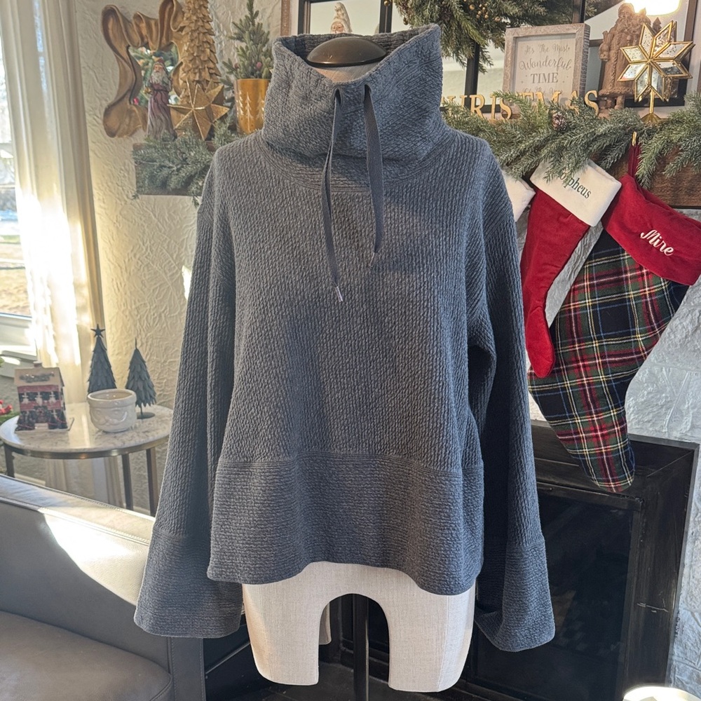 Lululemon ribbed, stretch, swing, drawstring turtleneck sweatshirt